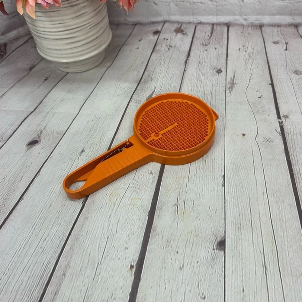 vintage tupperware sift it paddle Orange Handheld dry ingredient sifter